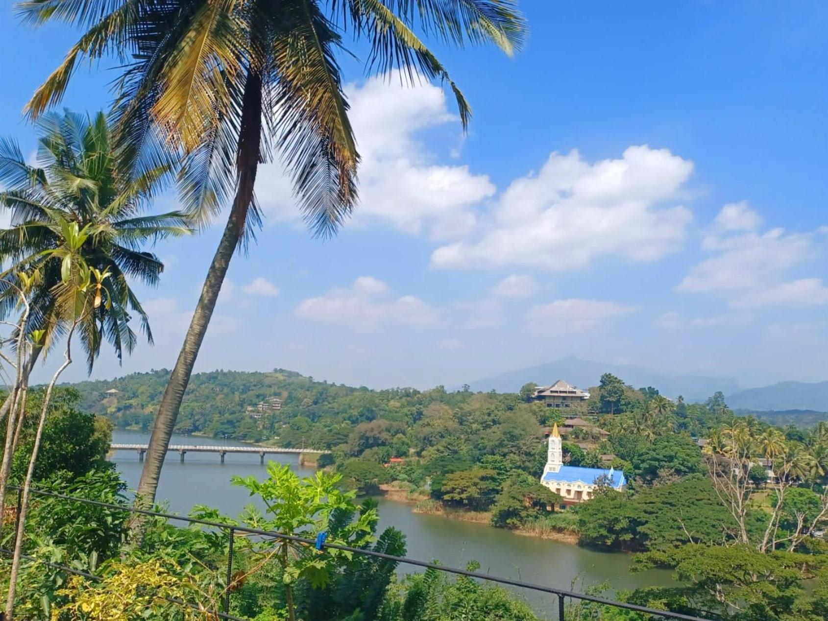 The Traveller Kandy Room photo