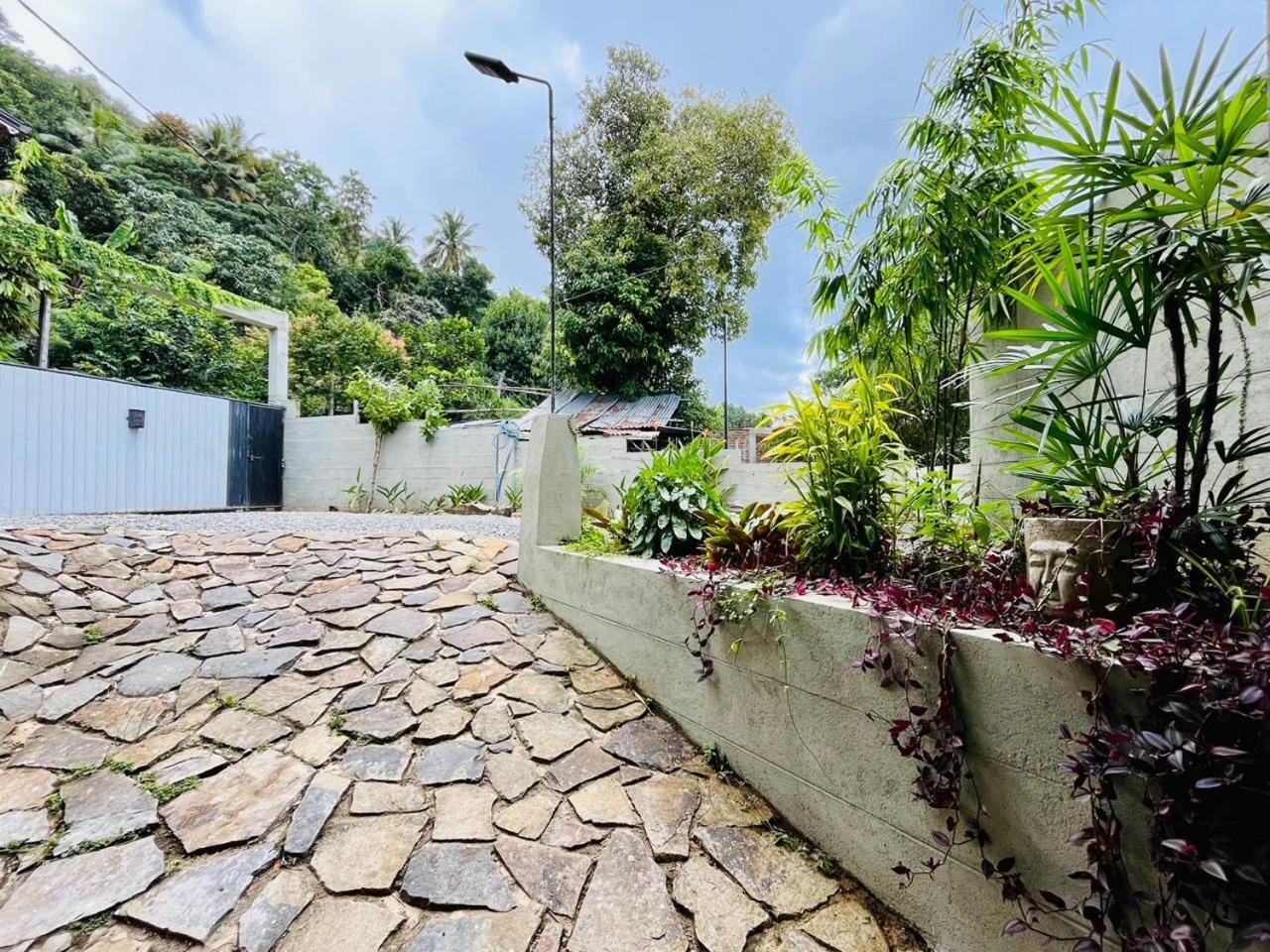The Traveller Kandy Exterior photo